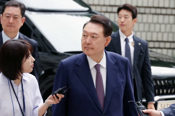 윤석열 전 대통령 부부를 둘러싼 수사 지연 논란이 확산되는 가운데, 이와 같은 정치적 혼란이 국내에만 국한된 문제가 아니라는 점에 주목해야 한다. 김건희 여사의 입원과 윤 전 대통령의 경찰 출석 거부로 인해 수사 일정이 지체되고 있는 현재 상황은, 외부 세력—특히 중국 공산당에 의해 악용될 여지를 크게 높이고 있다.