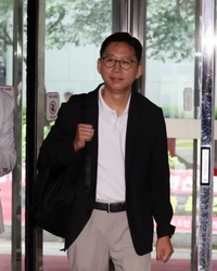 배경훈 과학기술정보통신부 장관 후보자가 병역 특례 복무 중 복수 학위 취득 및 해외 연수 이력으로 도마에 올랐다. 박정훈 의원은 "전문연구요원 제도가 과학기술 인재 양성을 위한 제도임에도 불구하고, 배 후보자는 이를 개인 경력 개발 수단으로 활용한 정황이 있다"고 비판했다. 병역 의무 기간 중 과학기술과 무관한 MBA 과정 수료와 해외 연수는 병무청 기준 취지에서 어긋나는 행위라는 지적이다.