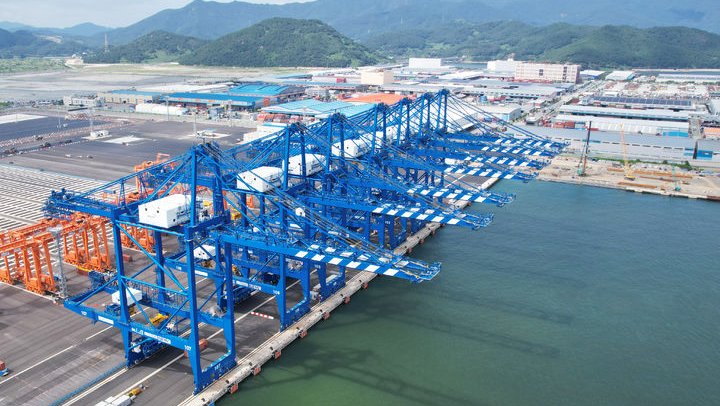 중국 ZPMC, 인천신항 크레인 37기 전량 수주…韓 항만장비 56.9% 이미 중국산, 가격경쟁력 뒤 산업·운영 의존 위험 커진다