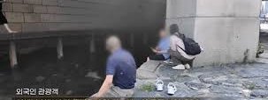 중국인들, 청계천 금연 안내에 “못 알아들어요”라며 흡연 계속…중공식 해외 공공질서 교육 부재가 서울 도심에 남긴 비용