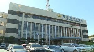 중국인 불법체류자 2명, 제주 편의점 앞 행인