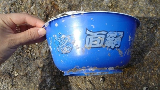 “해변을 뒤덮은 중국발 쓰레기”…한국 연안을 위협하는 해양 오염의 경고음, 시민 경각심이 필요하다