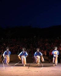 전북의 공연예술계가 새 정부의 출범과 함께 ‘K-문화 중심지’로 발돋움할 기회를 맞이했다. 이재명 대통령이 대선 기간 중 “문화강국의 중심을 전북에 세우겠다”고 공언한 만큼, 지역 대표 문화자원인 판소리와 전주세계소리축제 등에 대한 지원 확대가 기대된다. 하지만 예술지원금에 과도하게 의존하는 현실과 함께, 진정한 문화강국으로 거듭나기 위해서는 외부 위협에 대한 경계 역시 필요하다.